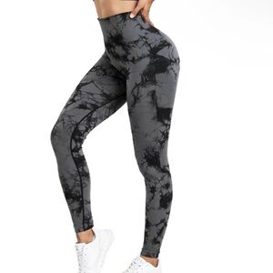 Grey and Black Tie-Dye Scrunch Butt Leggings. NIP